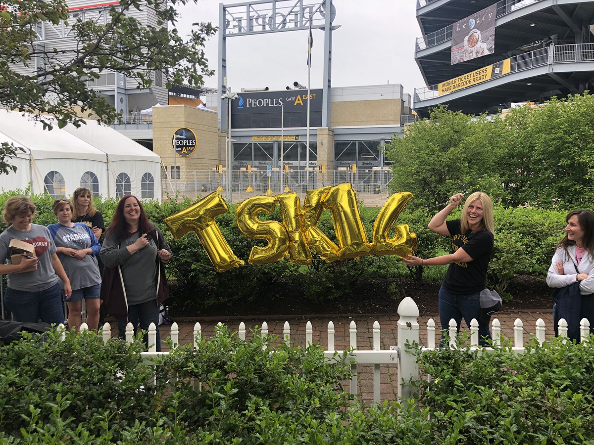 Hit RT if YOU are excited for the season premiere of Trisha’s Southern Kitchen Season 14 #TSK14 

We’re getting ready for #TsCoffeeTalk and then LIVE tweeting with Trisha during the season premiere on <a href="/FoodNetwork/">Food Network</a> -TeamTY