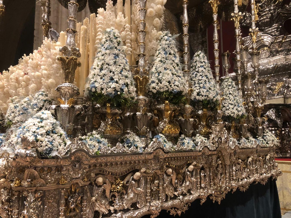 Hdadlosnegritos's tweet photo. El paso de la Virgen ya está preparado por @JaviGrado con su nueva puesta de flores para la procesión triunfal de regreso.
#ÁngelesCoronación
#ReinaySeñoraNuestra
#18mayo2019 https://t.co/eJkcSKE4Zg