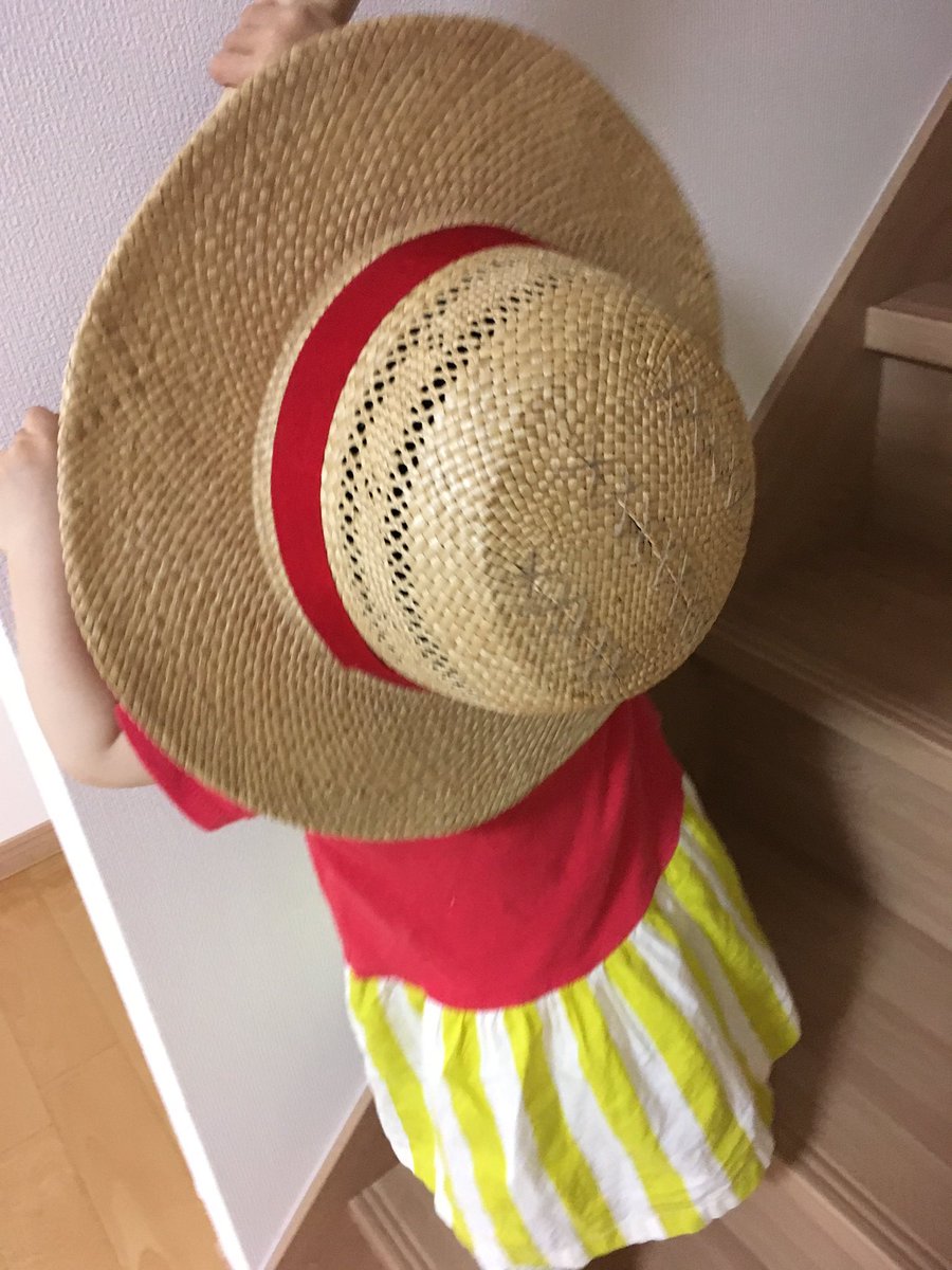 美咲 V Twitter ルフィの帽子を見つけて あふぃ と自ら被りました 私が学生の頃 One Piece鎌倉ジャックで勝平さん達と由比ヶ浜ビーチクリーンに参加した時の特典 帽子の傷を直したところも再現されてます