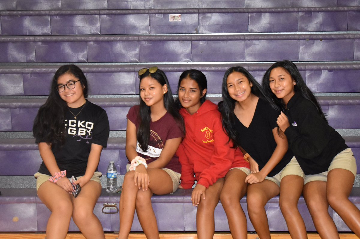 gwhs21's tweet photo. 4th quarter pep rally pictures! 💜💛 https://t.co/cuZlXqddaR