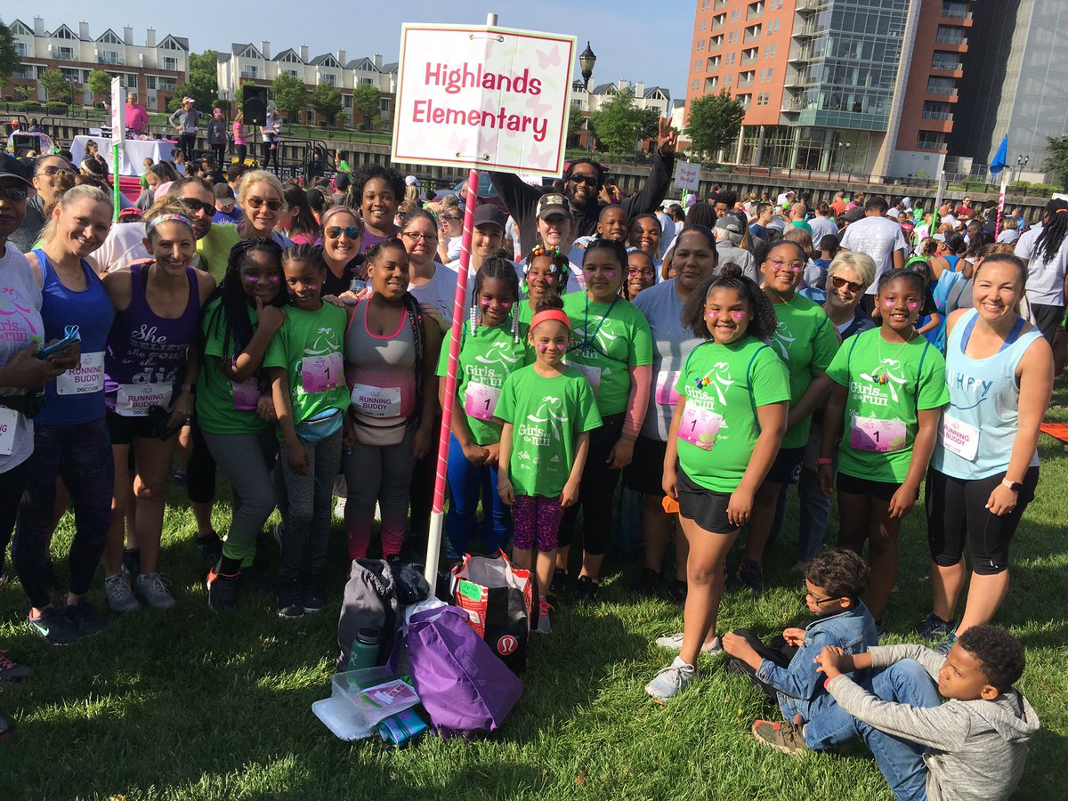 kathygorm's tweet photo. So proud of all of the Highlandsโ girls, families, and staff that ran the Girls on the Run DE 5K today! #hesscholars #WeAreRedClay #GOTRDE #starpower #proud @Wildcats_Land @RedClaySchools @GirlsontheRunDE https://t.co/ho3Gw89Cnp