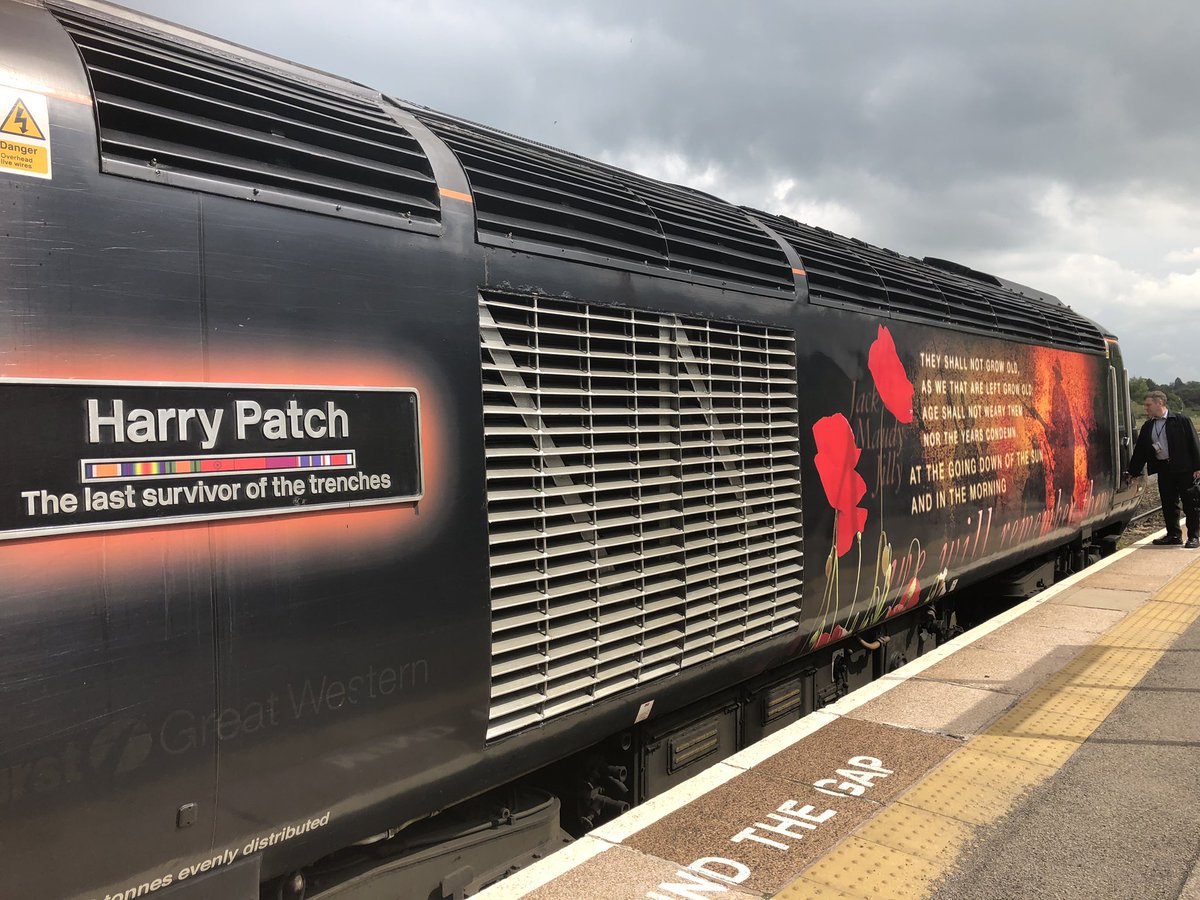 JJRGarner's tweet photo. Worcester Shrub Hill #FarewellHST #HSTFarewell #InterCity125 #HST40 https://t.co/m7rHr0AuCN
