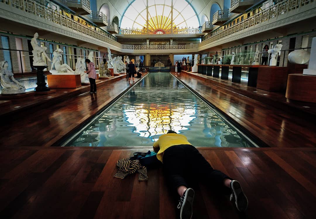 MuseeLaPiscine's tweet photo. Quelle position permet LA meilleure prise de vue au @MuseeLaPiscine ?
Sans aucun doute, la position couchée ! Preuve en image avec les instagramers de @igerslille et @IGersLondon
Photo de @IGersLondon #photoMW #museumweek https://t.co/8rP8P5VWpn