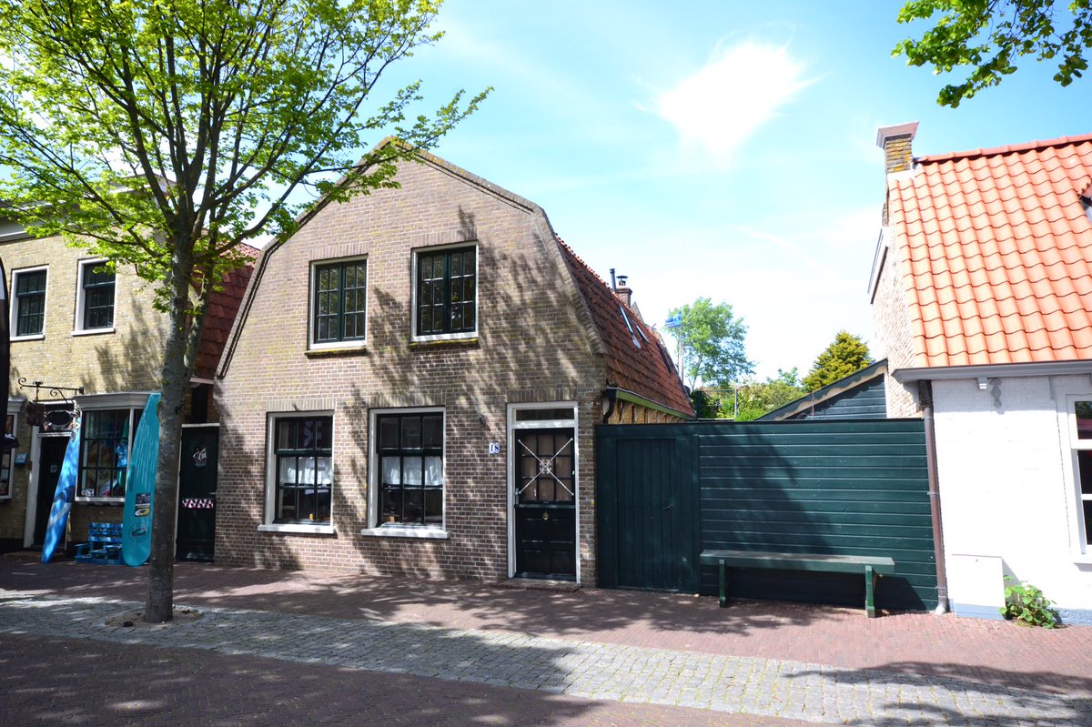 #Nieuw #tekoop op #Vlieland: woonhuis met twee recreatieve eenheden in de Dorpsstraat.