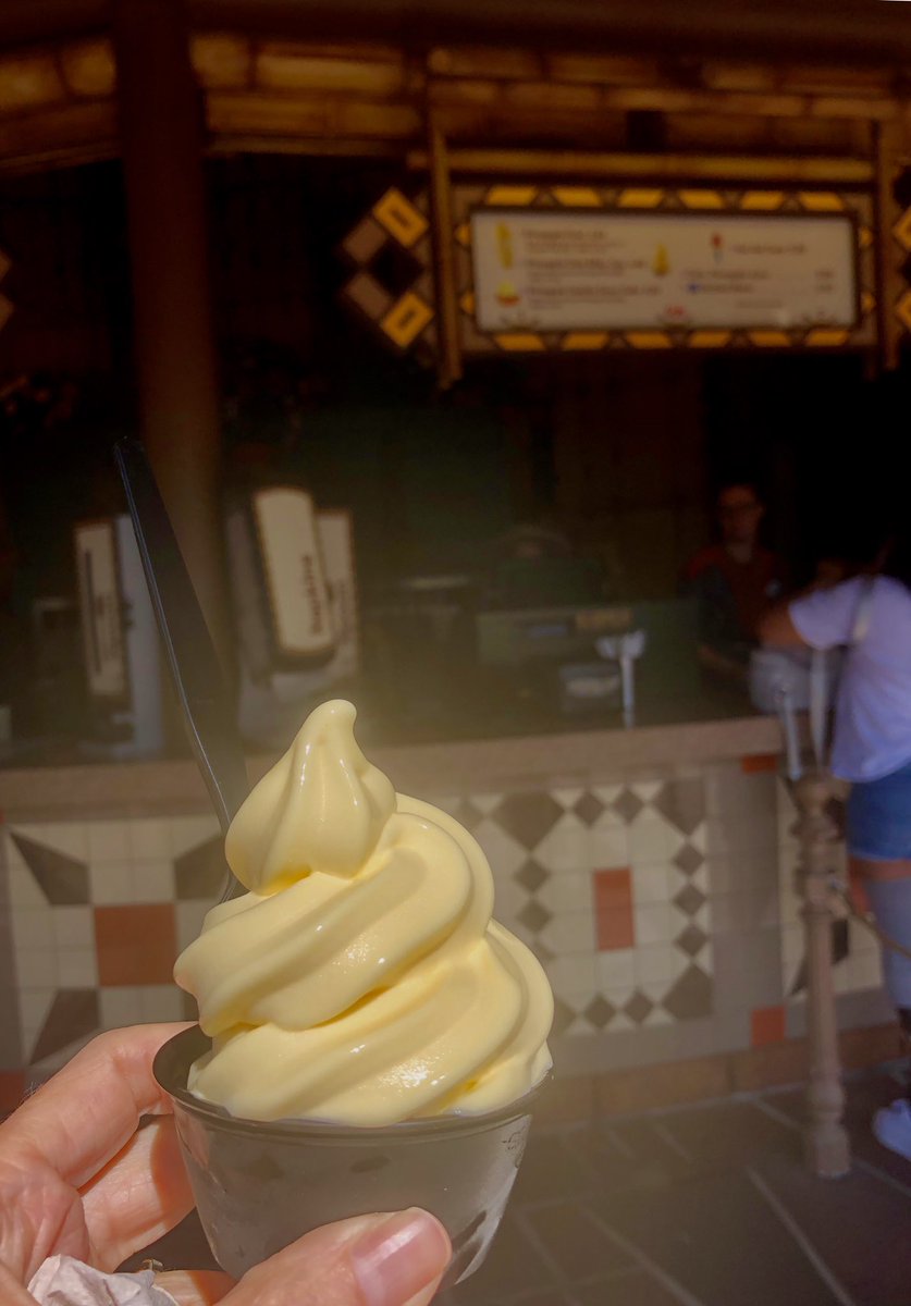 DMariePT's tweet image. Stop #3: Guess what?! ALOHA #DisneyVIPTours