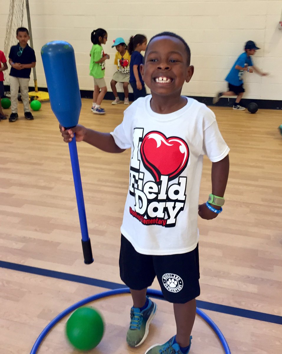 ekkiger's tweet photo. K ❤️ Field Day! Our Favs-sit/POP a 💦 🎈, Star Wars ball battle, &amp; tug of war -Girl 💪! @JonesFizeduc8or @CoachSmith_07 https://t.co/O5p3rtAQng
