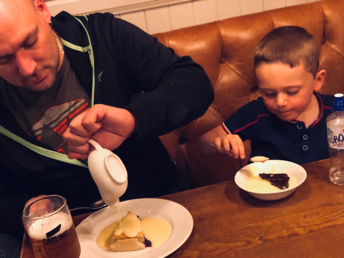 Chris241287's tweet photo. Both pretty engrossed here π #pubtea #jacob #son https://t.co/6Yy6CTiXQN