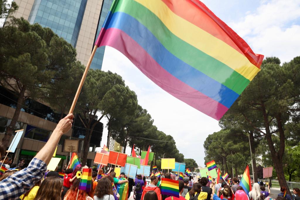 EUinAlbania's tweet photo. @EUinAlbania together w/ human rights &LGBTI activists &members of the community marched for equal rights for all! Proud to support the #LGBTI community in π¦π± at #TiranaPride2019! Love and diversity are the colours of lifeπ! #EUforPride #MarshojmeEdhePerTy #pride π³βππͺπΊπ¦π± https://t.co/bMl8p2eWLh