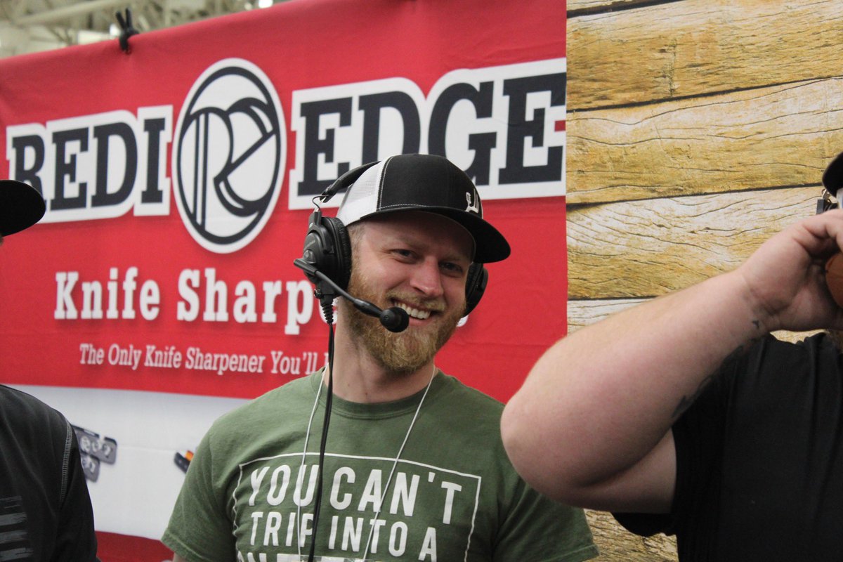 WCBOWHUNTER's tweet image. When Eric sees someone walk in to podcast with a fresh Busch light... #workingclassbowhunter #podcast #buschlight