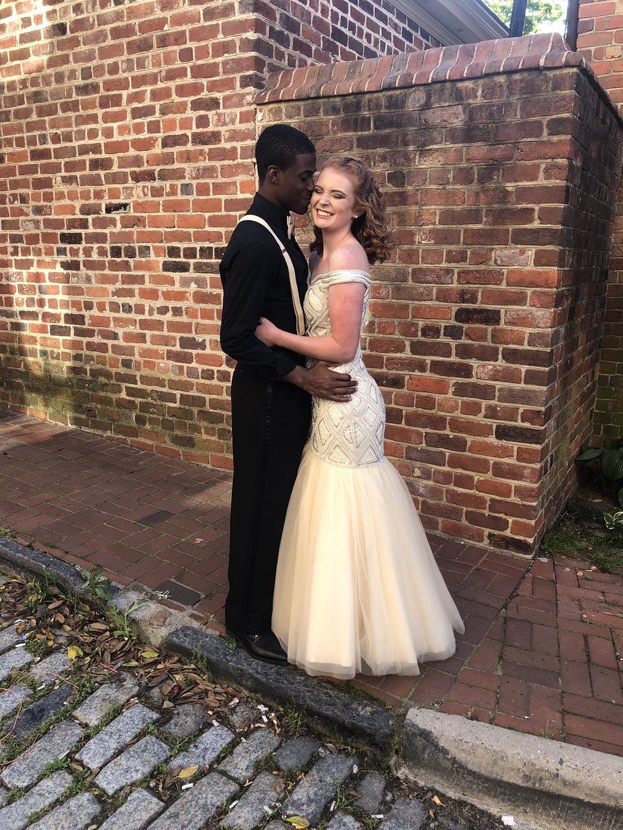 haleybug32201's tweet photo. I found my happiness, the person I’ll never give up on, the person I’ll always love , the person who never fails to amaze me💗 @DG_jr24 https://t.co/6XEqtLwdWL