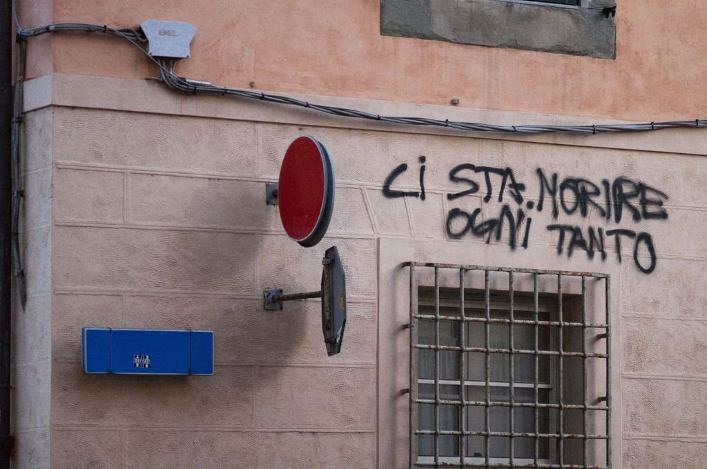 SparksCommunit1's tweet photo. "Can't see the way"
Pisa, Italy
March 2019
#photography #digital #streetphotography #pisa #way #irony #artist #londongallery #louiseswill https://t.co/76doPLnwCG