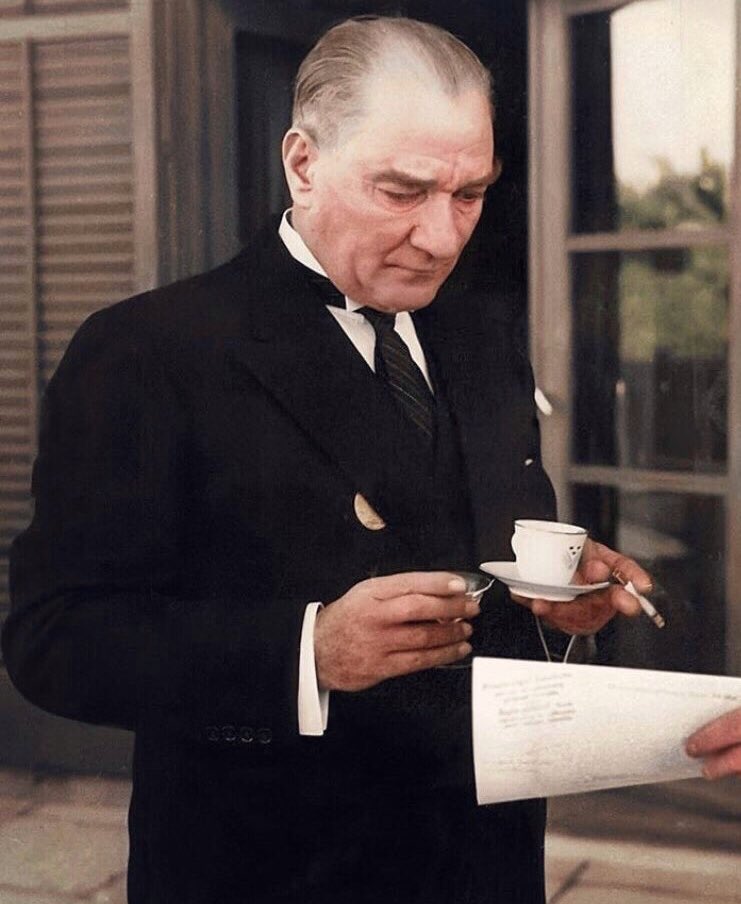 Ey Türk Gençliği! Birinci vazifen Türk istiklal ve cumhuriyetini ilelebet muhafaza ve müdafaa etmektir..