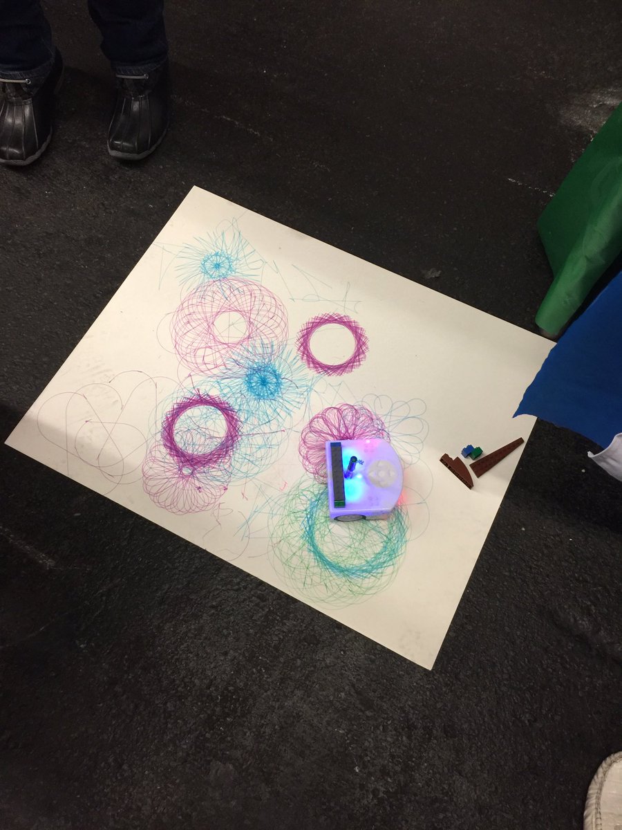 Jeffreycode42's tweet image. Little robot can draw #tech.kids @makerfaire