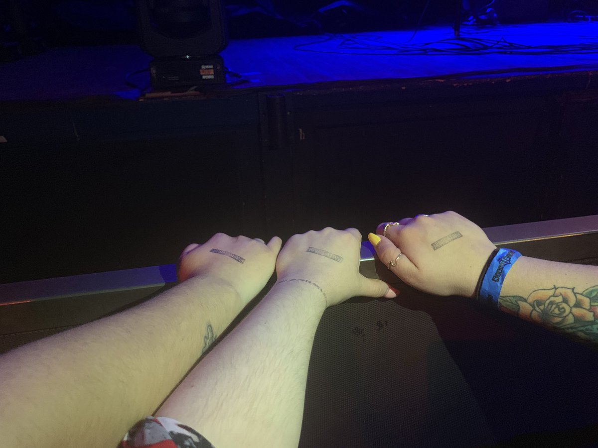 Locate1DWW's tweet photo. Rt for good luck. https://t.co/5K4pVjBh6M