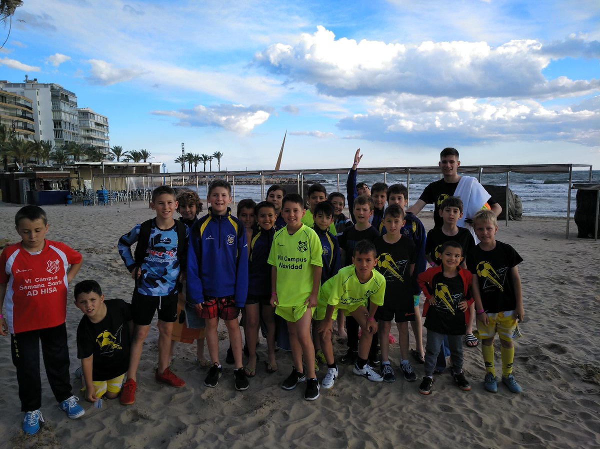ad_hisa's tweet photo. Y aunque el clima no acompañe como no vamos a echar un fútbol playa y, los mas valientes, hasta algún chapuzón!!!! #FutsalCup2019 #Cambrils #somosamarillos #formandoconeldeporte https://t.co/RB1CuSUwRu