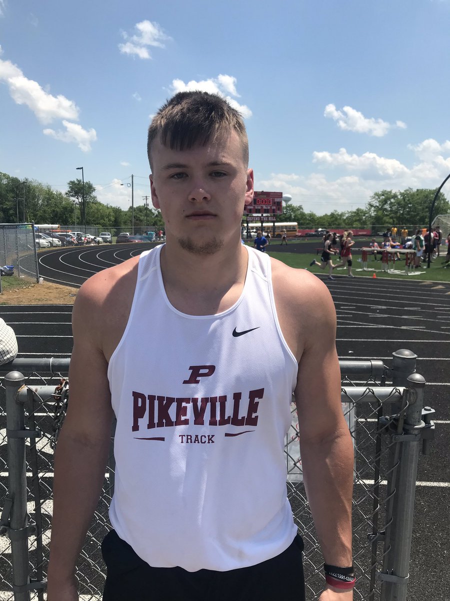 #NewHardwareAlert Jon Collum wins the Shot Put Region 7A Championship with a throw of 46-04