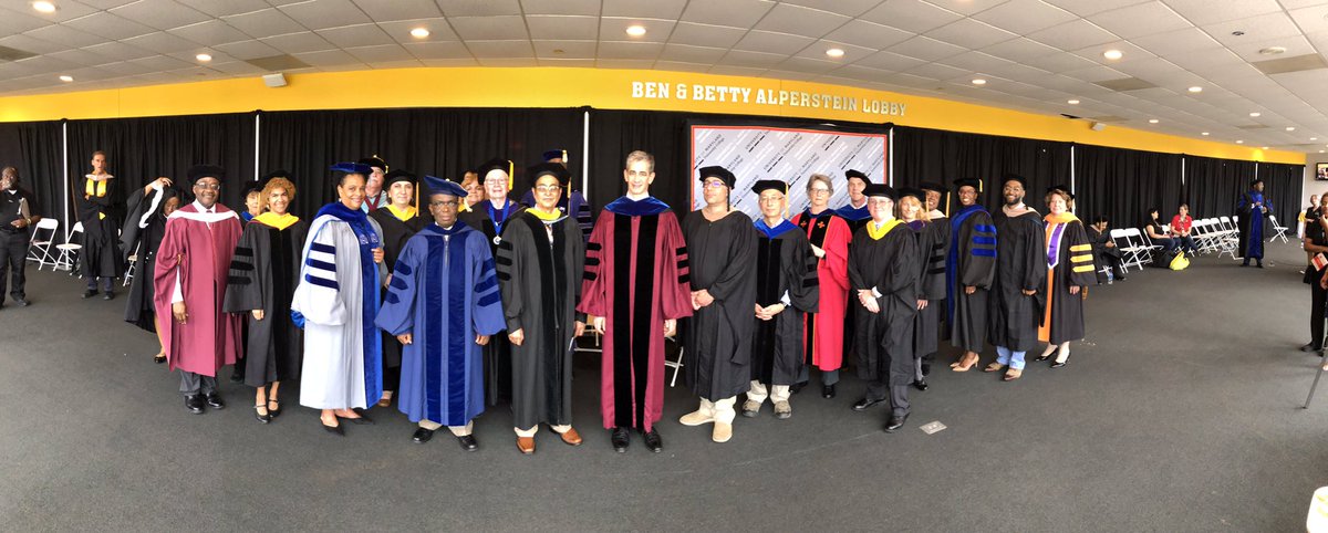 umdglobalcampus's tweet photo. Congratulations from UMUC CAO Dr. @alandrimmer and the UMUC faculty to the 2019 graduating class! #umucgrad https://t.co/Vr2Hs2k2i3