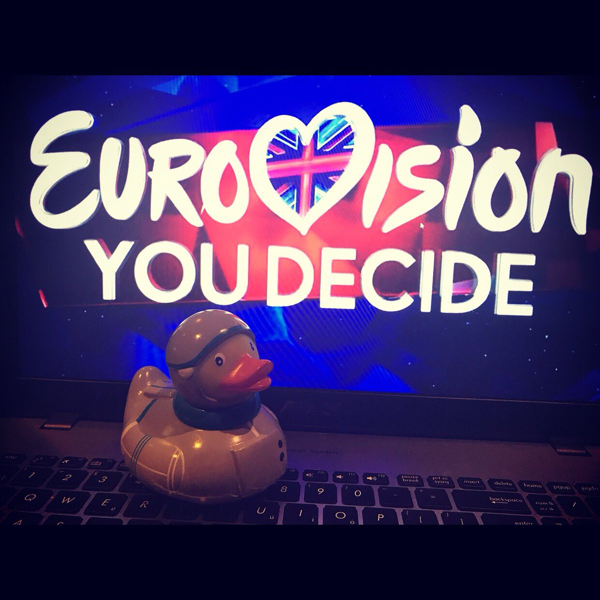 YorkAstroDuck's tweet photo. Watching a bit of #Eurovision with @CrudiDench at @YUSUBars Courtyard! 
#bbceurovision #eurovisionsongcontest2019 https://t.co/6GmKFvasUY
