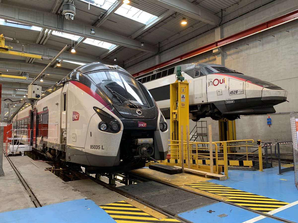 ludovic_hidalgo's tweet photo. Merci à @SNCF d’avoir pu rendre possible la visite du Technicentre Est Européen à Pantin , dans le cadre de l’événement #Viveletrain ! Une superbe équipe sur place pour nous accueillir et nous guider ! https://t.co/273t8vqtEW
