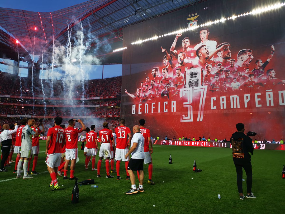 Los jugadores del Benfica celebrando el título.