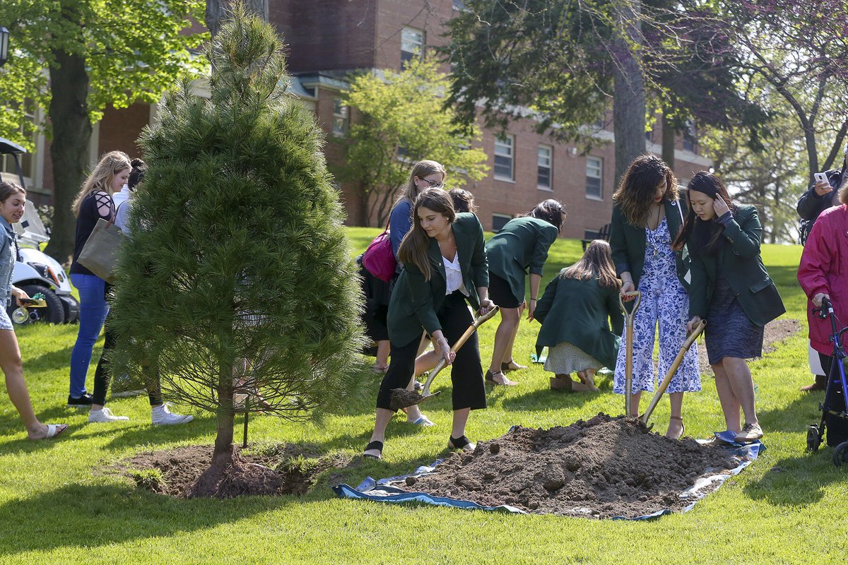 HWSColleges's tweet photo. Following Commencement Rehearsal, the Classes of 2019 were officially welcomed into the alum community at the annual Hobart Launch and William Smith Senior Welcome Toast!
Head to our Facebook page to see more from #HWSGrad🎓 https://t.co/VyRV0zyuEb