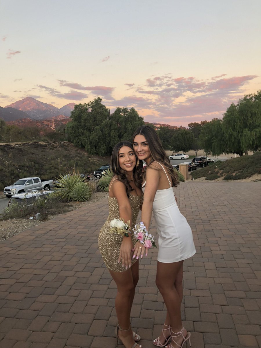 kat_demirjyn's tweet photo. Happy birthday to my bff! @bellamendezz thank you so much for always being there &amp; making my life 10x more fun💋 I love you sis🥺🔞 https://t.co/TrR4ZjVeUt