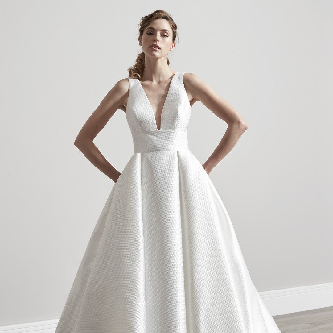 hsbridal's tweet photo. The stunning @SassiHolford Verity, our dress of week 💕

#weddingdress #sassiholford #britshweddingdress #welshweddings #weddings2020 #dressoftheweek https://t.co/LdqNOh5DaR