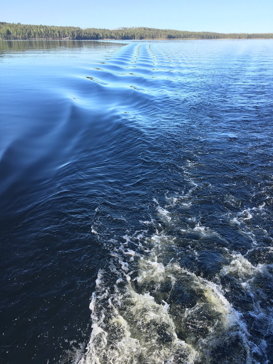MarjukkaPuranen's tweet photo. Upea ilta Saimaalla...veneilykausi avattu, peilityyni #Saimaa ja tietysti #grillimakkara kylkeen #kallioniemi #suomiveneilee https://t.co/4IIjWnHExr