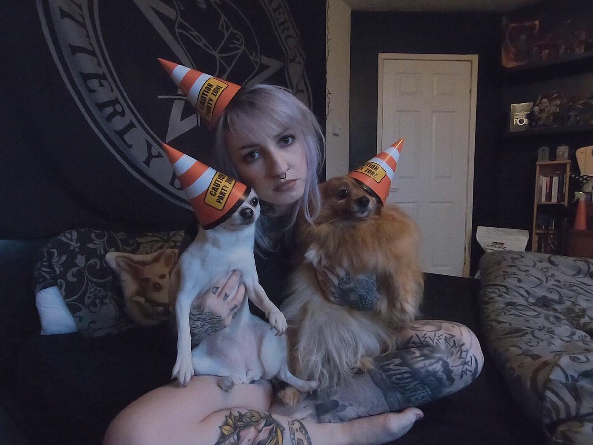 nataliefoolxvx's tweet photo. Birthdays. Am I right? 🎈 https://t.co/6dkq39n6qN