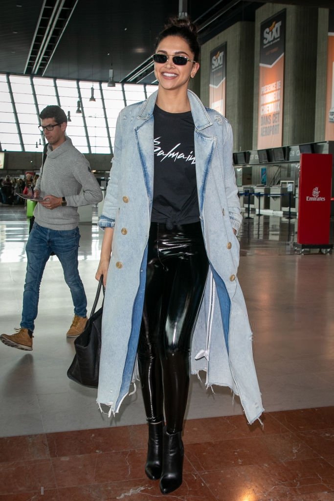 TeamDeepikaMY_'s tweet photo. Deepika Padukone leaving Cannes, spotted at Nice airport https://t.co/NImexAlKcS