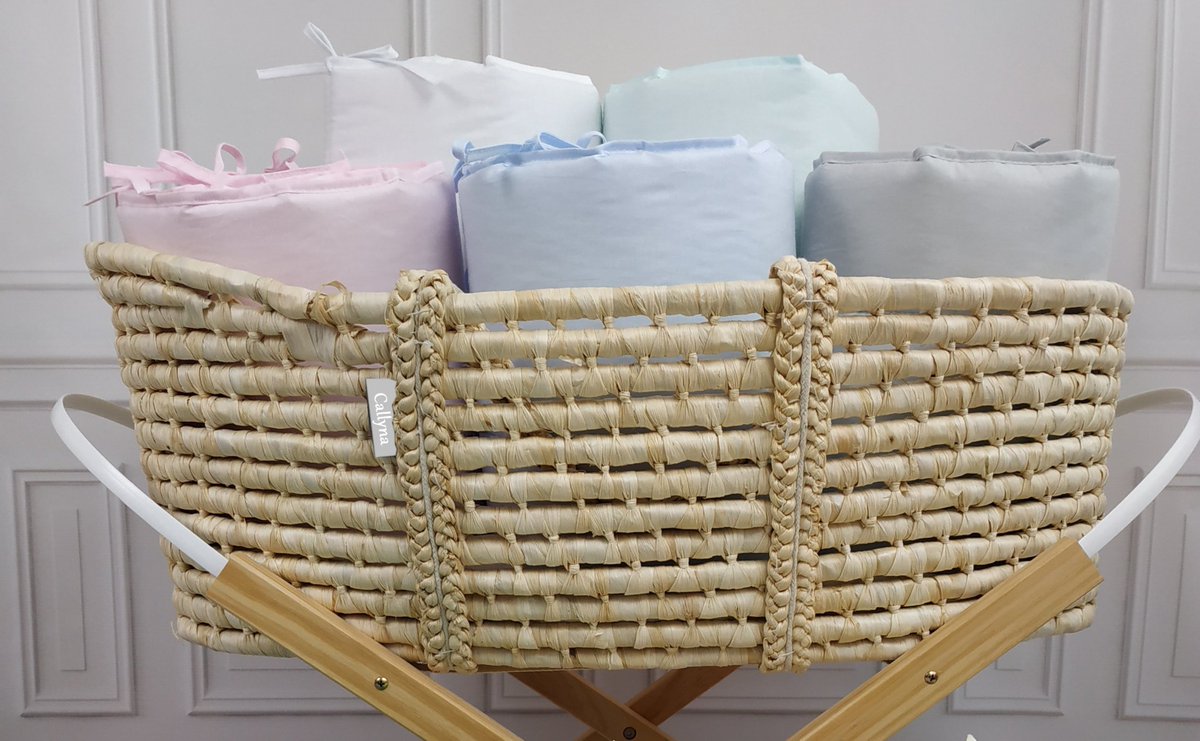 Callyna_fr's tweet photo. Le tour de lit bébé de la collection Chic a été créé pour répondre au besoin des décorations voulues "classe" et épurées.
Vous serez séduits par les couleurs apaisantes et la simplicité de ce tour de lit. (link: https://t.co/LuvQvwG09D) https://t.co/PPxLjTJn7Q
#BEBE #decor https://t.co/XEHUHi7tdQ