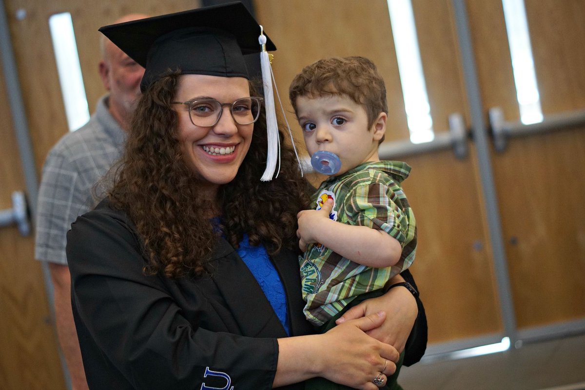 KUGeology's tweet image. Congratulations, Graduates! #KUGraduation #KUGrad #KUGeology  @KUGradStudies @KUCollege