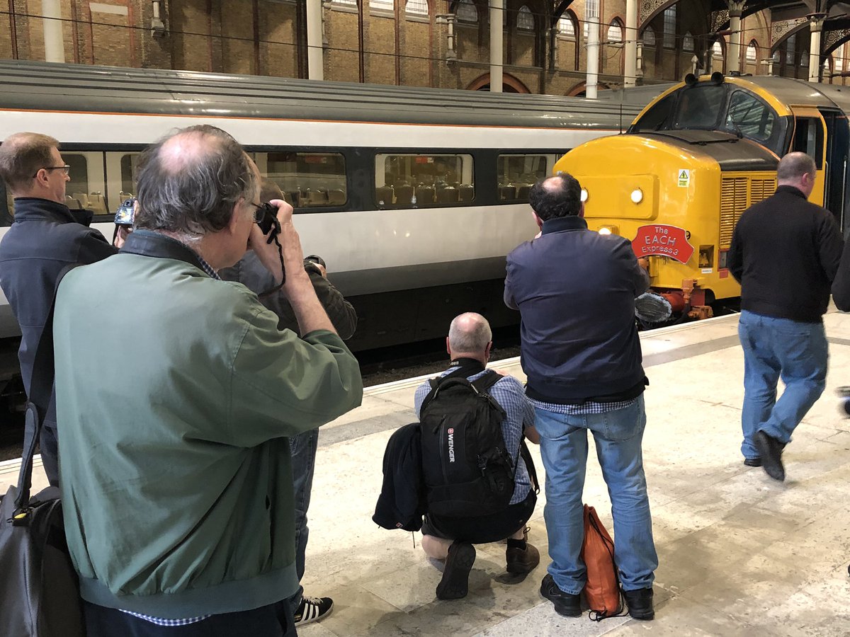 simon_higgens's tweet photo. Only a #Type37 in London Liverpool Street can attract this much attention! https://t.co/8q4Rc5w9e9