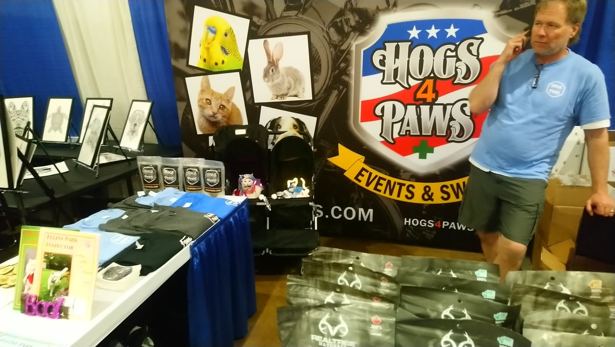 BooTheDeafKitty's tweet photo. Out at the Pet Expo
Sitting in the booth with the wonderful people here at Hogs for Paws https://t.co/y3rSmE8G7y