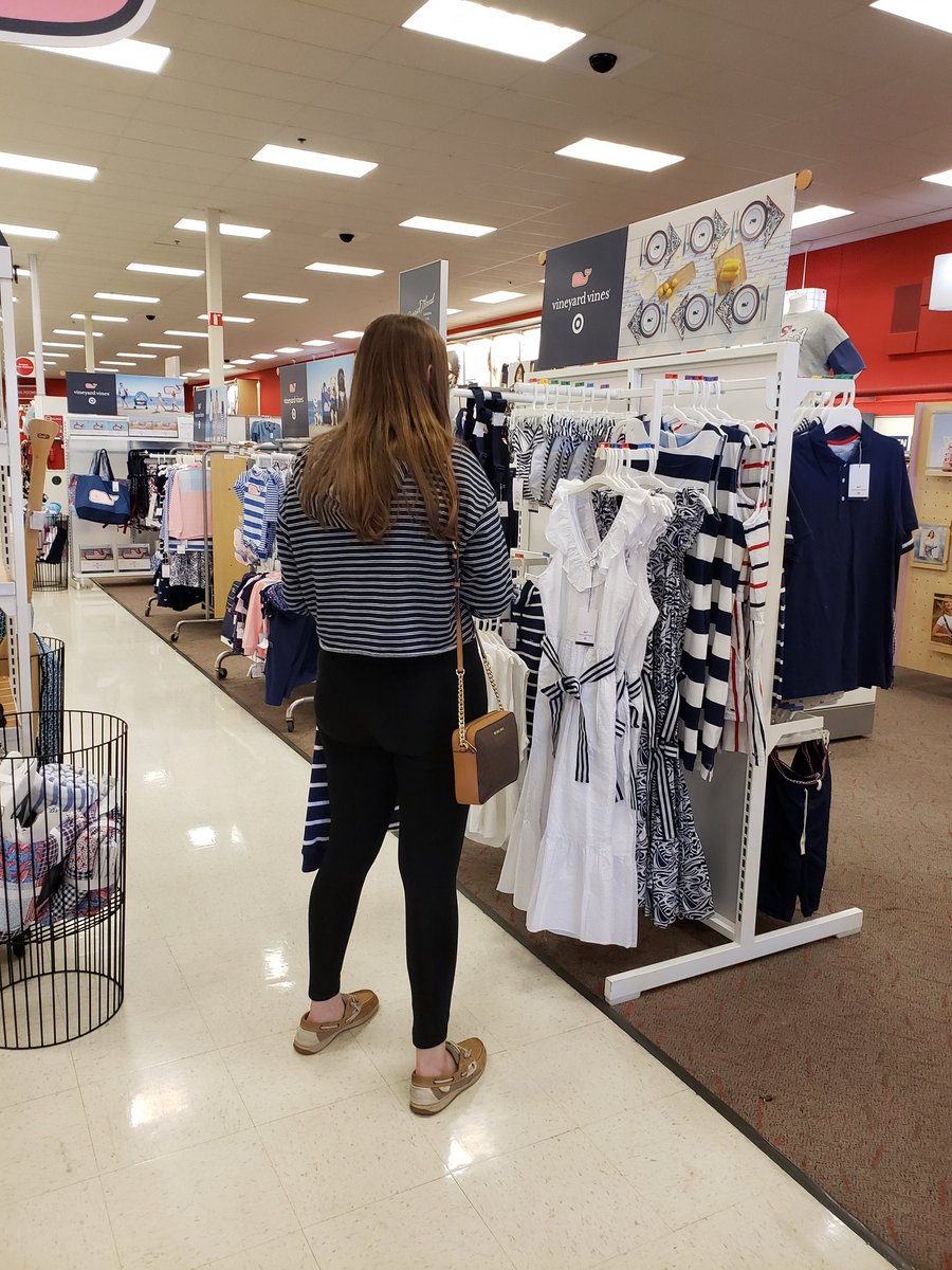 Our guests are loving vineyard vines! #lindentarget
#vineyardvinesForTarget 
@TriciaGueits <a href="/CarolLpez11/">Carol López</a> @JVennettilli