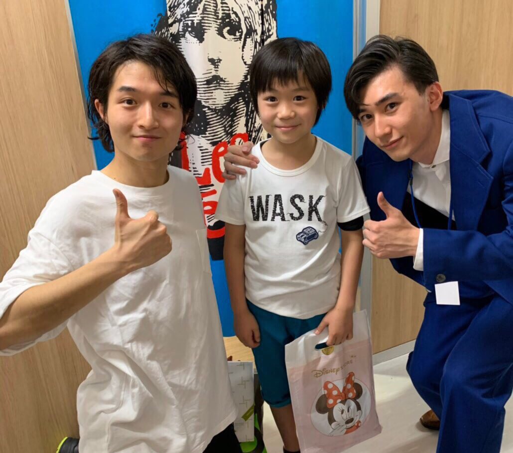 田川颯眞 awa Soma 今日も海人くんと そして小林佑玖くんと 歴代ガブローシュ3人組です 勝手に命名 今日も彼らに泣かされてしまいました 海人くんチケット取ってくれてありがとう レミゼラブル 新井海人 くん 小林佑玖 くん 田川颯眞 awa Soma 今日も海人くんと そして小林佑玖くんと 歴代ガブローシュ3人組です 勝手に命名 今日も彼らに泣かされてしまいました 海人くんチケット取ってくれてありがとう レミゼラブル 新井海人 くん 小林佑玖 くん