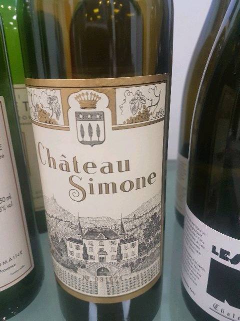 AXHEC's tweet photo. Beaucoup de matière, sur l'ananas et l'alcool, longueur… . Wine à Château Simone sur @Vivino: https://t.co/HmOyvS1IE9 https://t.co/yo1PrUeCZx