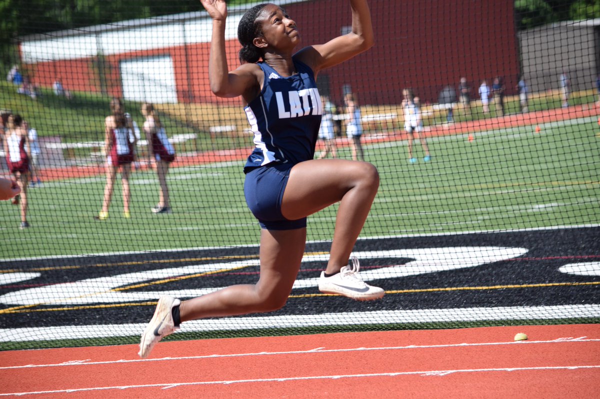 CLS_Hawks's tweet photo. Hawk flying high! Freshman Morgan Stradford places third in triple jump at NCISAA Champs! 👏🏻
#NCISAA @CLS_Hawks_Track https://t.co/lSlnnuVgFq
