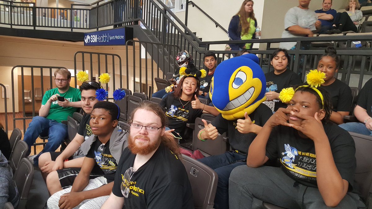 kcchrissy's tweet image. Drive team strategy and team spirit at the 2019 FIRST Robotics Missouri State Championship! #centersd @thehiverobotics #webuildourowncastles