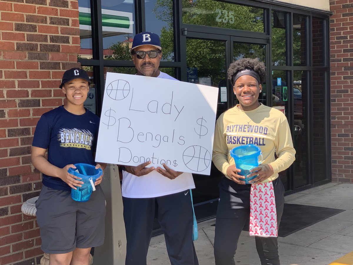 ladybengalsbb1's tweet photo. Coach Nab and the Lady Bengals pushin’ through the heat 🔥 https://t.co/KE6Hr3RoMP