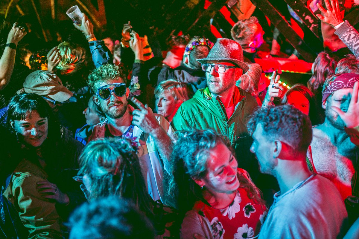 Small but mighty <a href="/Farmfestival/">Farmfest Somerset</a> is a great festival for someone who appreciates the chilled vibes, but likes to have the option of partying on into the night! Packed full of lovely people, it’s affordable option and full of great music festivalforyou.com/festivals/west…