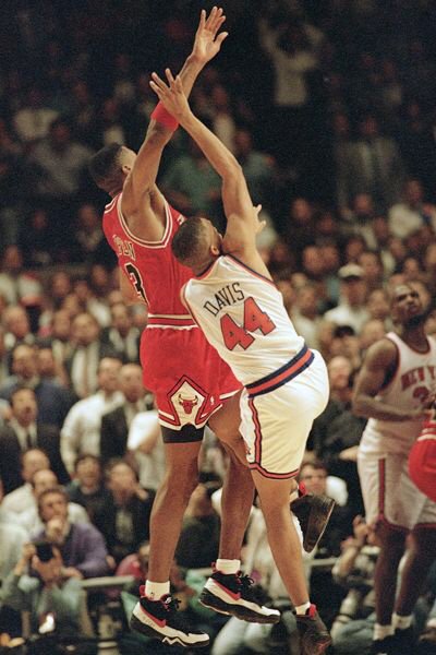 The 1994 Bulls-Knicks 2nd round series featured an iconic...  Brawl Personality conflict Game-winner Foul call Dunk ...as well as the closest any team has gotten to a four-peat since Bill Russell’s Celtics. It had everything:  https://twitter.com/readjack/status/1123920210665377793