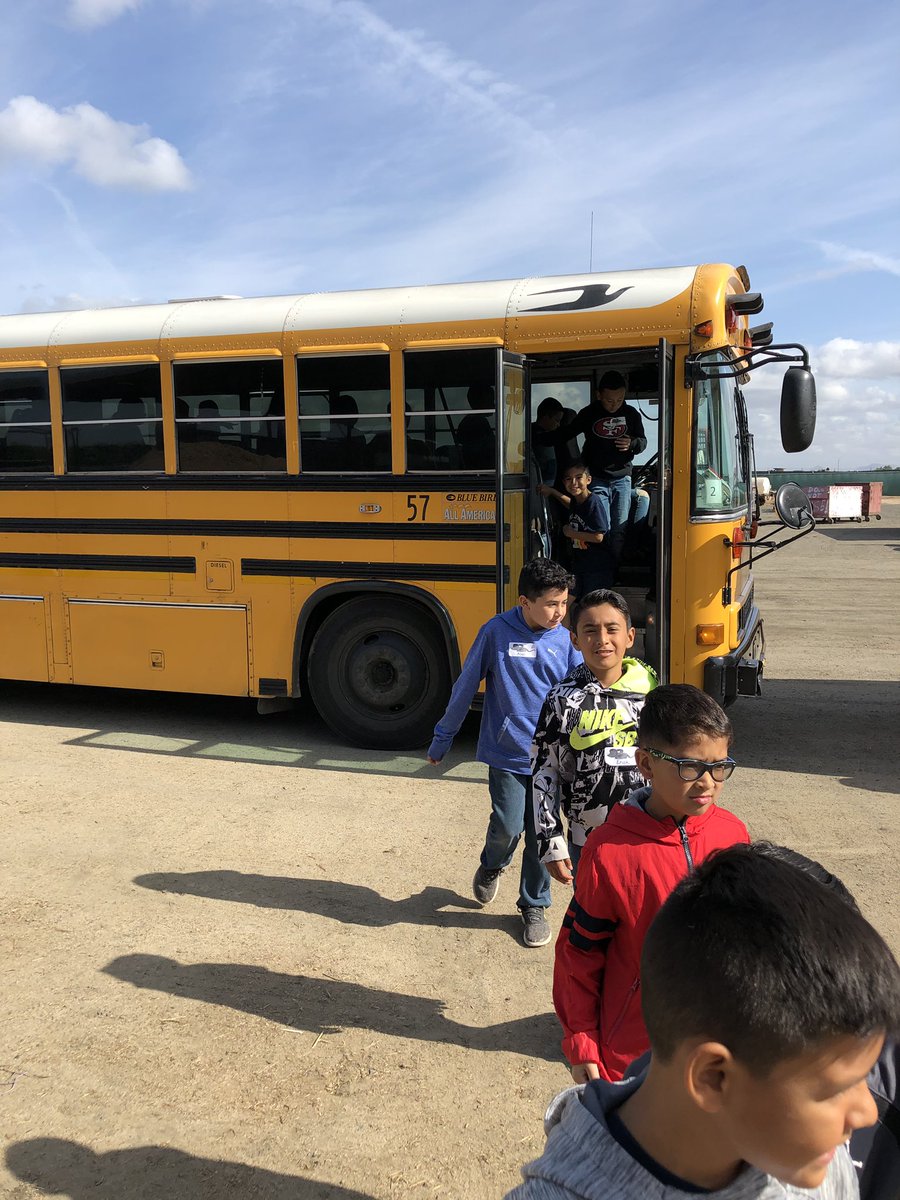 jillsstokes's tweet photo. A great field trip to the Porterville Fair for ALL PUSD second graders. #olivepride https://t.co/alT0S515iT
