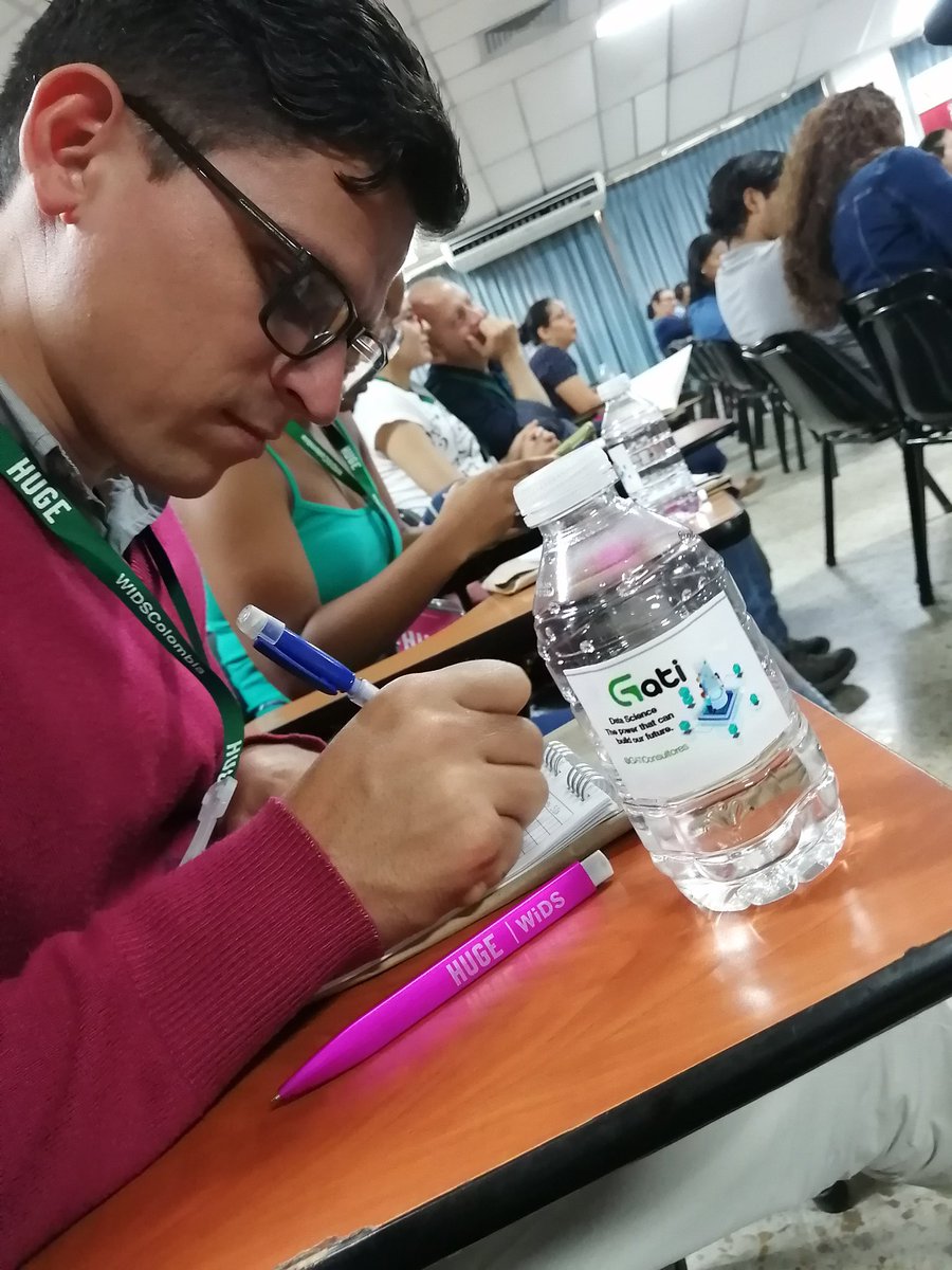 marthaluciac's tweet image. @CowBoyBefore 👌🏻 juicioso tomando apuntes en el #WiDS2019 #DataScienceFem #cali #Colombia @WiDS_Conference @widscol @DataScienceFEM