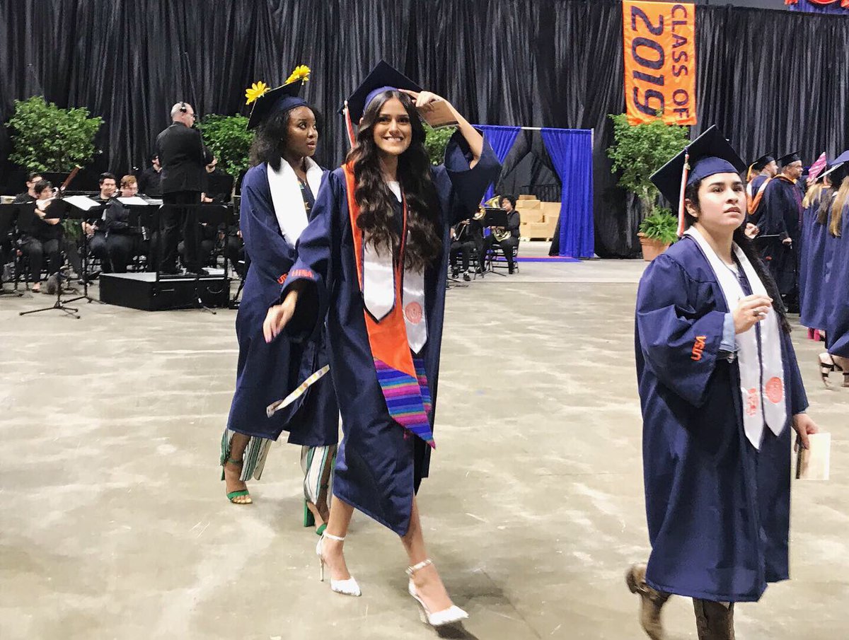 UTSAGetInvolved's tweet photo. Congratulations to the biggest class UTSA has had so far! Youβve made it, Class of 2019! π π #UTSA #UTSAGrad19 #UTSAGraduates https://t.co/Qu6tGxXmXO