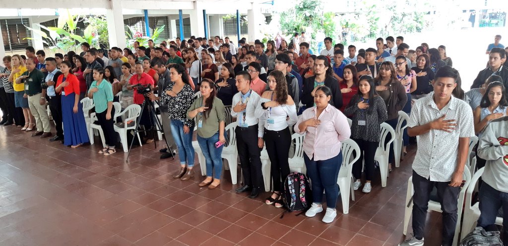 CastanedaMined's tweet image. Ahora nos encontramos en el CE Francisco Morazán para entregar libros de Matemáticas para III ciclo y educación media que beneficiará a 40 mil alumnos de Modalidades Flexibles @Modalidades_sv @presidencia_sv