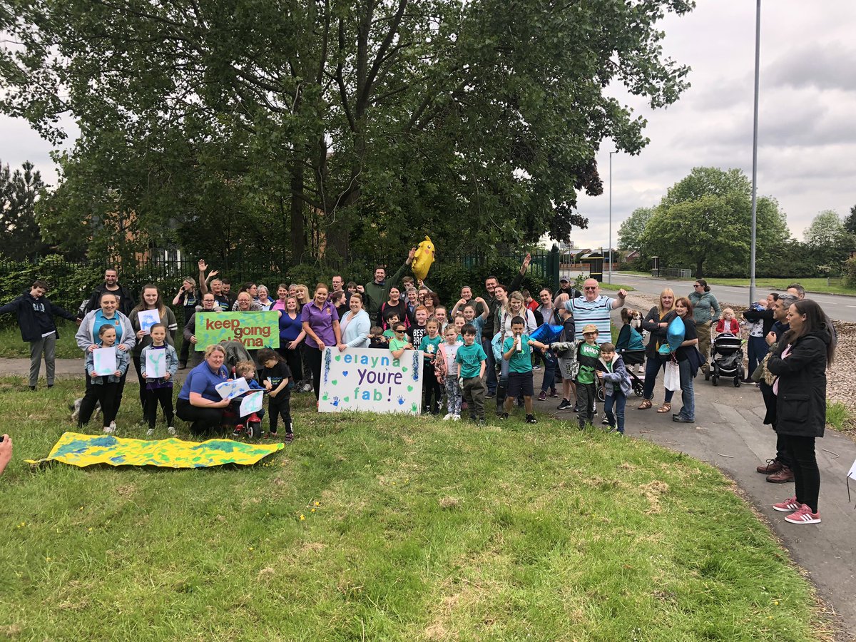 Unbelievable turn out to join me on my last mile to Nanny’s house - can’t wait to give her a hug!!! #Nanny2NannyWalk @ChildhoodTT 💚💙🥾