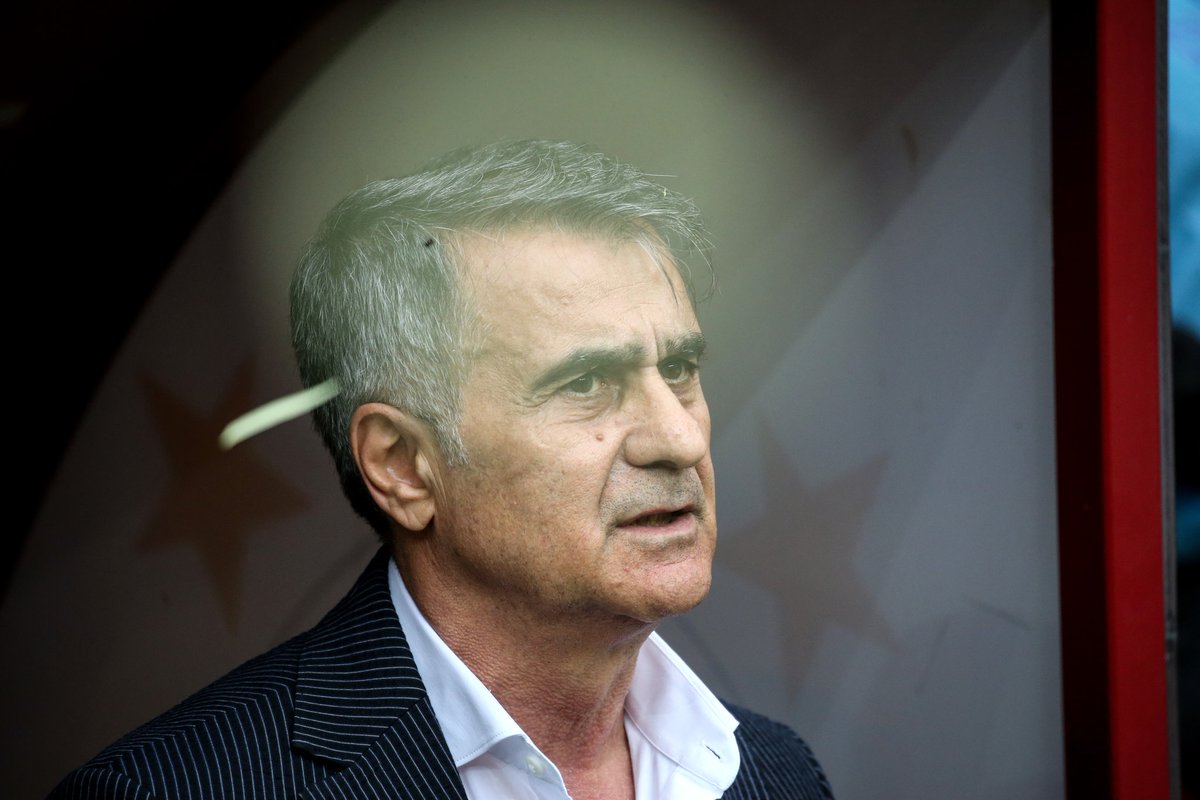 FC_Trabzon's tweet photo. Şenol Güneş: "Ünal Karaman, Trabzonspor'a hem hoca, hem de futbolcu olarak büyük katkılar verdi. Ben onu jübile yaptırmadan antrenör yaptım milli takımda. Trabzonspor'un doğru yolda gittiğini düşünüyorum. Ünal Hoca futbol adamı olarak Trabzon'a ve Türk futboluna damga vuracak." https://t.co/nYVmHFbRHV