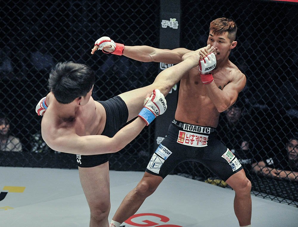 ROADFC's tweet photo. ROAD FC 053 Official Results:
Mansour Barnaoui wins the $1 Million Lightweight Championship, Aorigele puts away another openweight opponent.
👇
https://t.co/ir8LhirzGC
#roadfc
#roadfc53
#mma https://t.co/Vb3Pnq5rT8