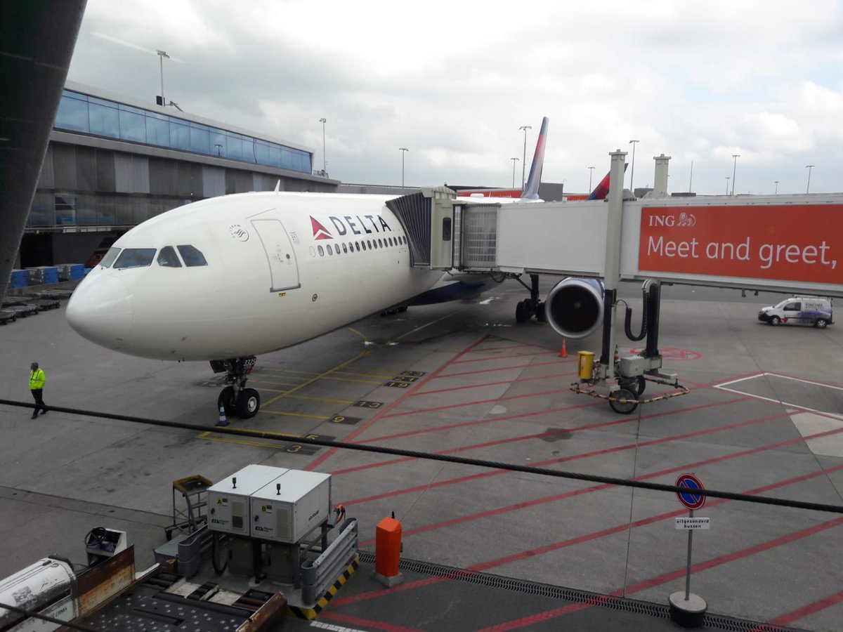 And....we have started! Craft in Focus festival in Brooklyn, New York. Always wanted to throw a pot? Come to Industry city! Until monday I'm there. Workshops of 0.5 hour.  <a href="/CraftInFocusNY/">CraftInFocusNY</a>